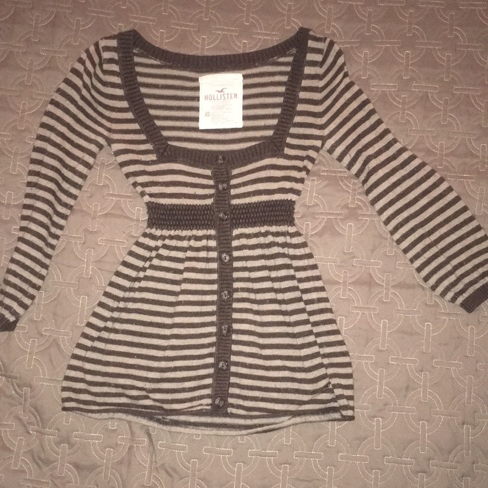 Woman’s hollister sweater top